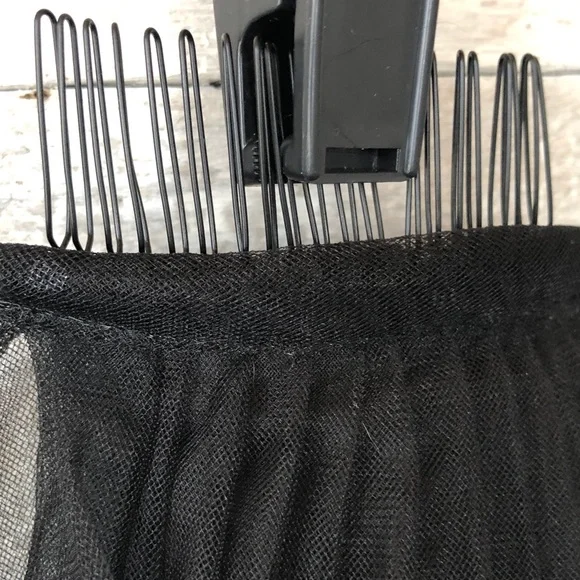 Black Lace Veil with metal hair clip - Picture 5 of 5